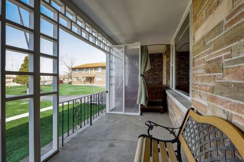 7135 Hickory St, Tinley Park, IL 60477-3855