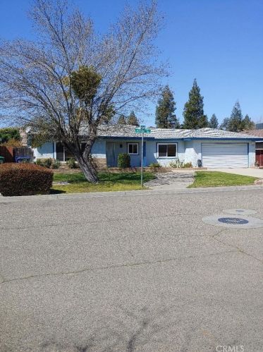 416 Autumn Rd, Madera, CA 93637-4106
