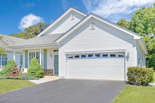27 Durham Ave, Lakehurst, NJ 08759-6649