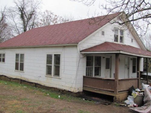 318 Rathburn St, Ozone, TN 37854-2236