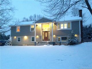 1 Ronald Dr, Cromwell, CT 06416-1414