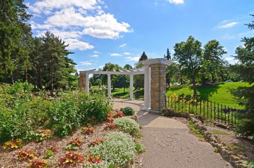 879 Hoyt Ave, Saint Paul MN  55106-1042 exterior