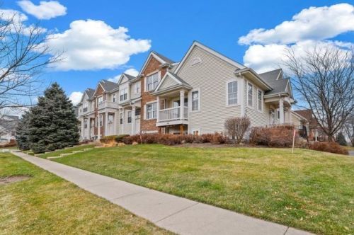 902 Galway Ln, Pingree Grove IL  60140-9174 exterior