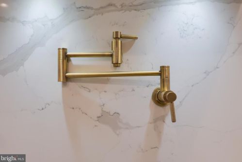 330 Mary St, Lancaster PA  17603-3328 exterior