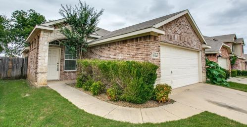 5712 Parkview Hills Ln, Fort Worth TX  76179-6714 exterior