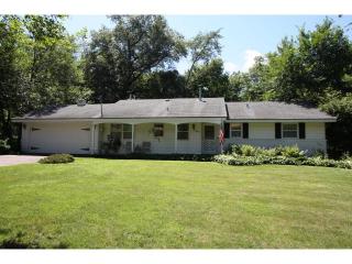 14821 Lloyds Dr, Hopkins, MN 55345-3639