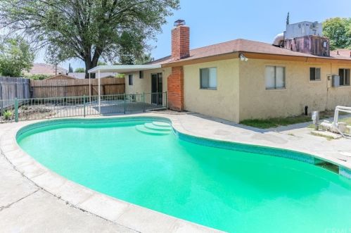 3361 Norfolk Dr, Riverside CA  92503-5146 exterior