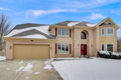 212 Edinburgh Ct, Naperville, IL 60540-8286