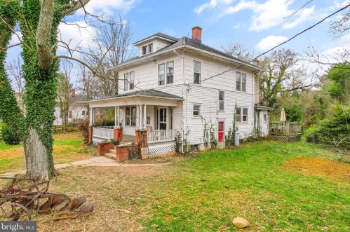 32 Loudoun St, Lovettsville, VA 20180-8510