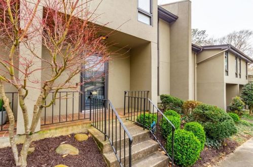 46 Ivy Pkwy, Atlanta, GA 30342-4241