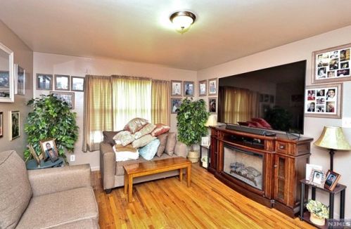 130 9th St, Newark, NJ 07107-1742