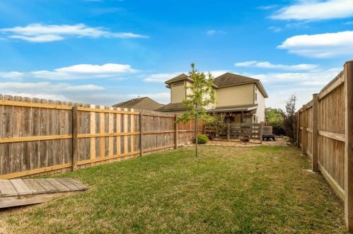 2009 Autumn Lk Dr, Bryan TX  77807-5112 exterior