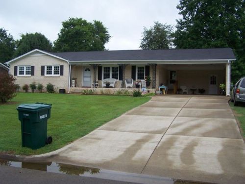 1015 Gayla Dr, Pulaski, TN 38478-4716