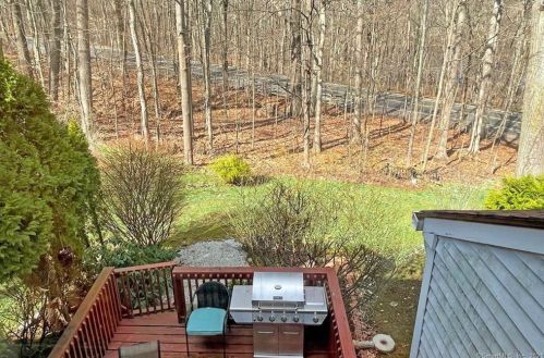 16 Rising Trail Dr, Middletown CT  06457-1670 exterior