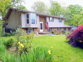 1037 Hill Crest Rd, Hixson, TN 37343-2165