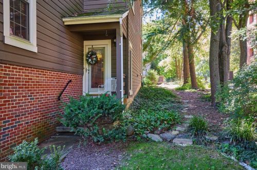 1620 Apricot Ct, Herndon, VA 20190-4404