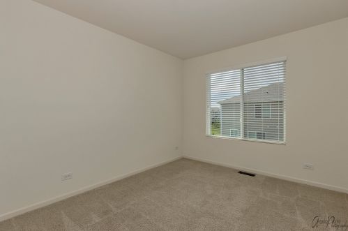 2454 Aurora Dr, Pingree Grove IL  60140-6403 exterior