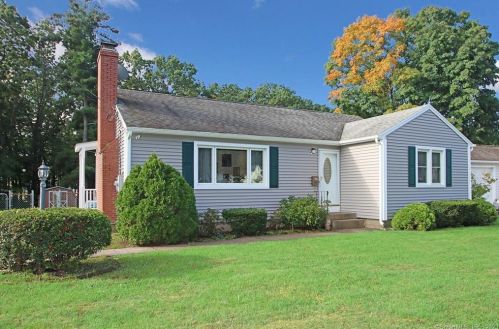 59 Stevens St, Windsor Locks, CT 06096-2117