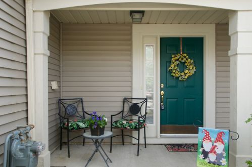 553 Lancaster Dr, Pingree Grove IL  60140-9156 exterior