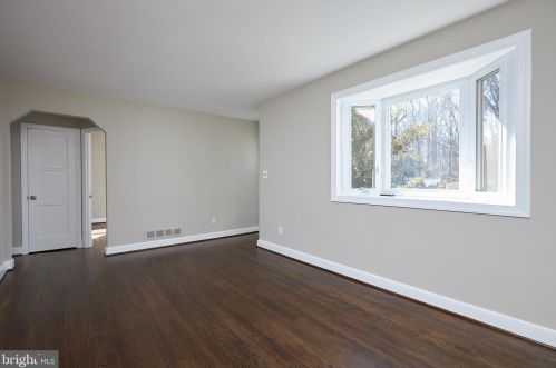 221 Dl Dr, Silver Spring MD 20910-1501 exterior