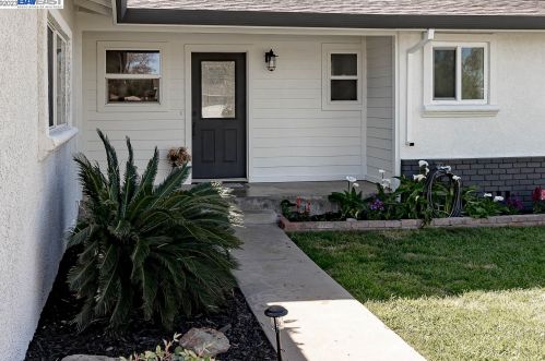 4713 Rollingwood Dr, Salida, CA 95368-9453