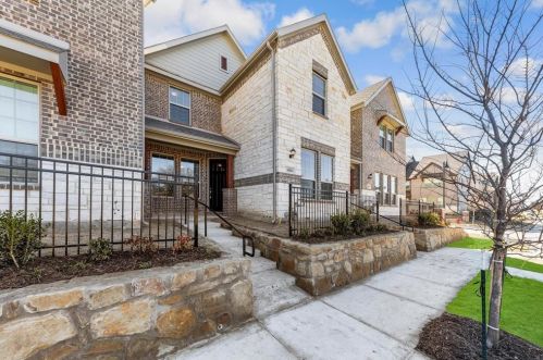 6804 Meadow Crest Dr, Fort Worth TX  76180-6670 exterior