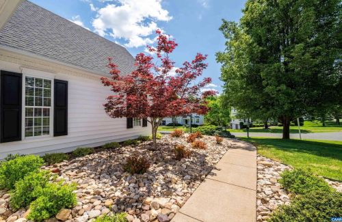1305 Breckenridge Ct, Charlottesville, VA 22901-0672