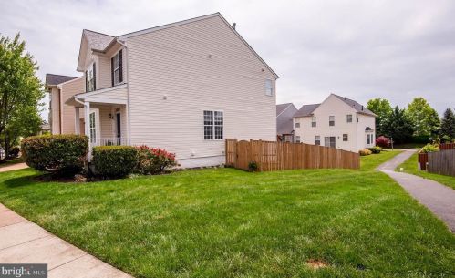 325 Ebaugh Dr, Leesburg, VA 20175-6146