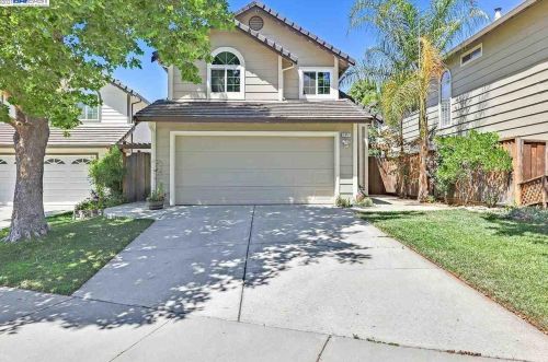 2857 Whitney Dr, Pleasanton, CA 94566-8723