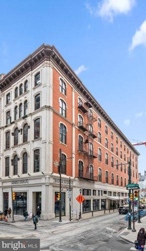 105 12th St, Philadelphia PA 19107-4809 exterior