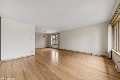 4636 Reserve Ave, Chicago, IL 60656-4146