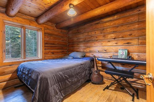 8675 Riv Rd, Truckee CA  exterior