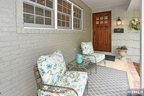 7 Stone Fence Rd, Allendale, NJ 07401-1845