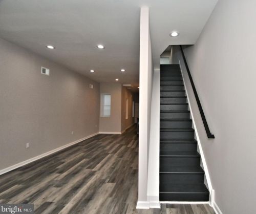 328 61 St, Philadelphia PA 19142-3402 exterior