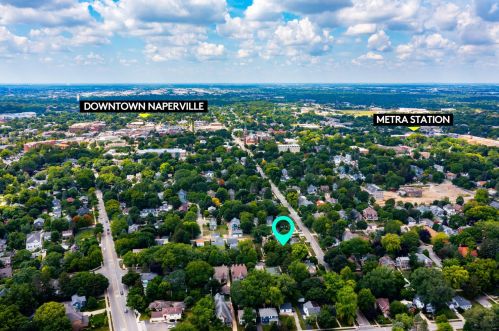 11 Julian St, Naperville, IL 60540-4934