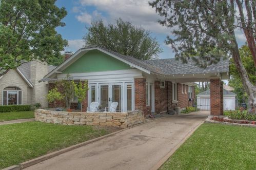 2017 Thomas Pl, Fort Worth TX  76107-3940 exterior