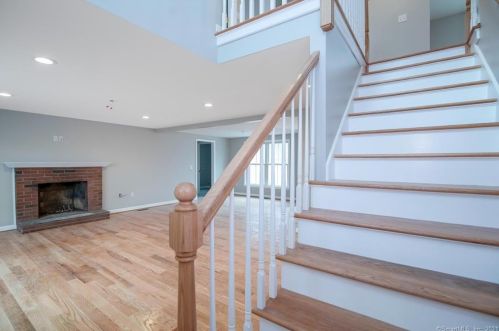 43 Hillside Dr, Ellington CT  06029-2417 exterior
