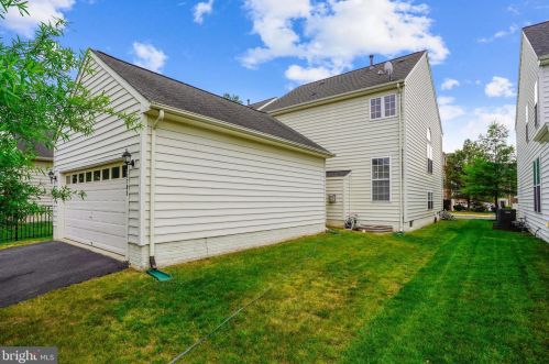 6708 Selbourne Ln, Gainesville, VA 20155-4433