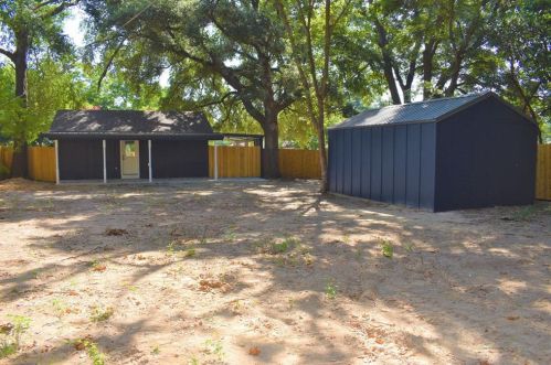 525 College St, Rockdale, TX 76567-2241