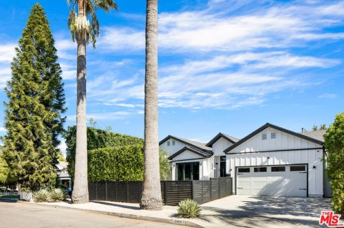 5452 Leghorn Ave, Van Nuys, CA 91401-5423