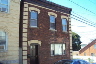 54 Autumn St, Lodi, NJ 07644-2302