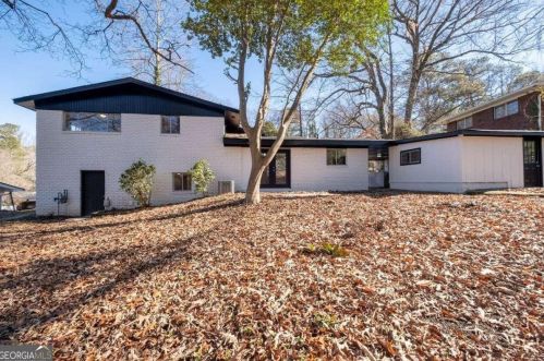 3225 Dogwood Dr, Atlanta GA  30344-3909 exterior