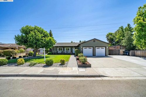 1645 Heather Ln, Livermore, CA 94551-1253