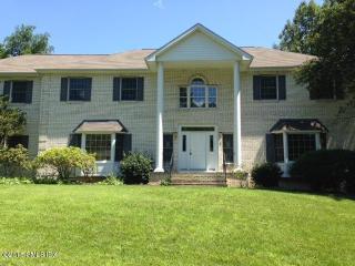 5 Tree Top Ter, Greenwich, CT 06831-4319