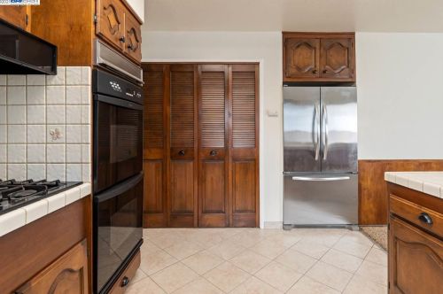 1994 Evergreen Ave, San Leandro CA 94577-6202 exterior