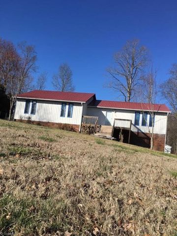 599 Robin Ln, High Point, NC 27263-3325