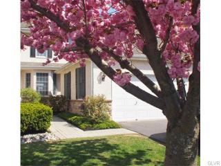 544 Parkside Ct, Allentown, PA 18104-4609