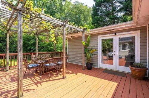 1627 Beacon Hill Blvd, Atlanta GA  30329-2517 exterior