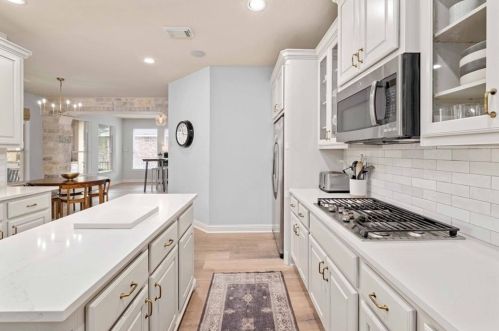 7904 Crandall Rd, Austin TX  78739-1910 exterior