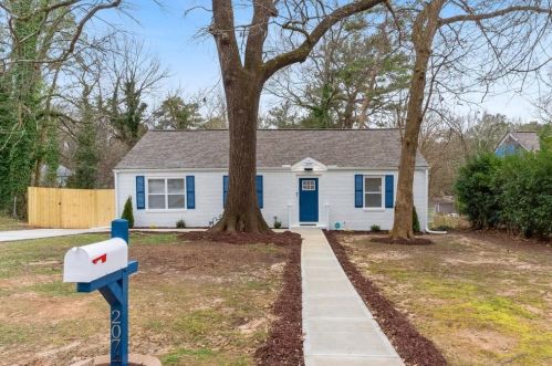 2074 Arlington Cir, Atlanta, GA 30318-6308